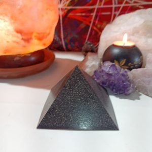 Orgonita VIRUTA DE HIERRO Pirámide Grande 4 lados