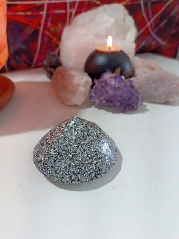 Orgonita / Electronite Pirámide formato diamante Grande