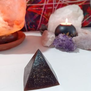 Orgonita VIRUTA DE HIERRO Pirámide mediana 4 lados