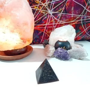 Orgonita VIRUTA DE HIERRO Pirámide mediana 4 lados