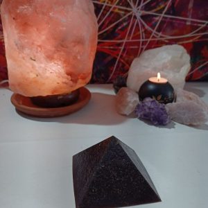 Orgonita VIRUTA DE HIERRO Pirámide Grande 4 lados