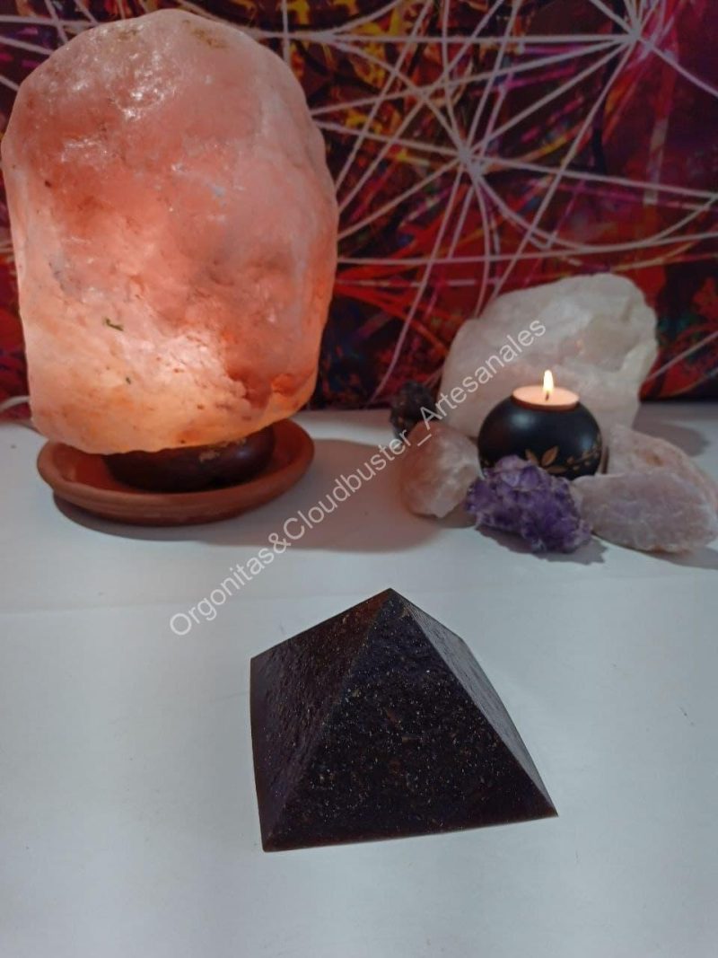 Orgonita VIRUTA DE HIERRO Pirámide Grande 4 lados - Imagen 4