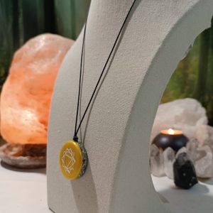 Orgonita / Electronite Colgante o llavero Plexo Solar formato Semicírculo