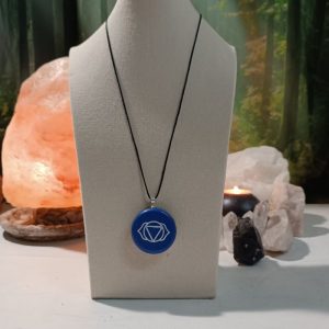 Orgonita / Electronite Colgante o llavero Chakra Tercer Ojo formato Semicírculo