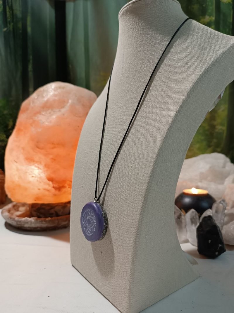 Orgonita / Electronite Colgante o llavero Chakra Tercer Ojo formato Semicírculo - Imagen 10