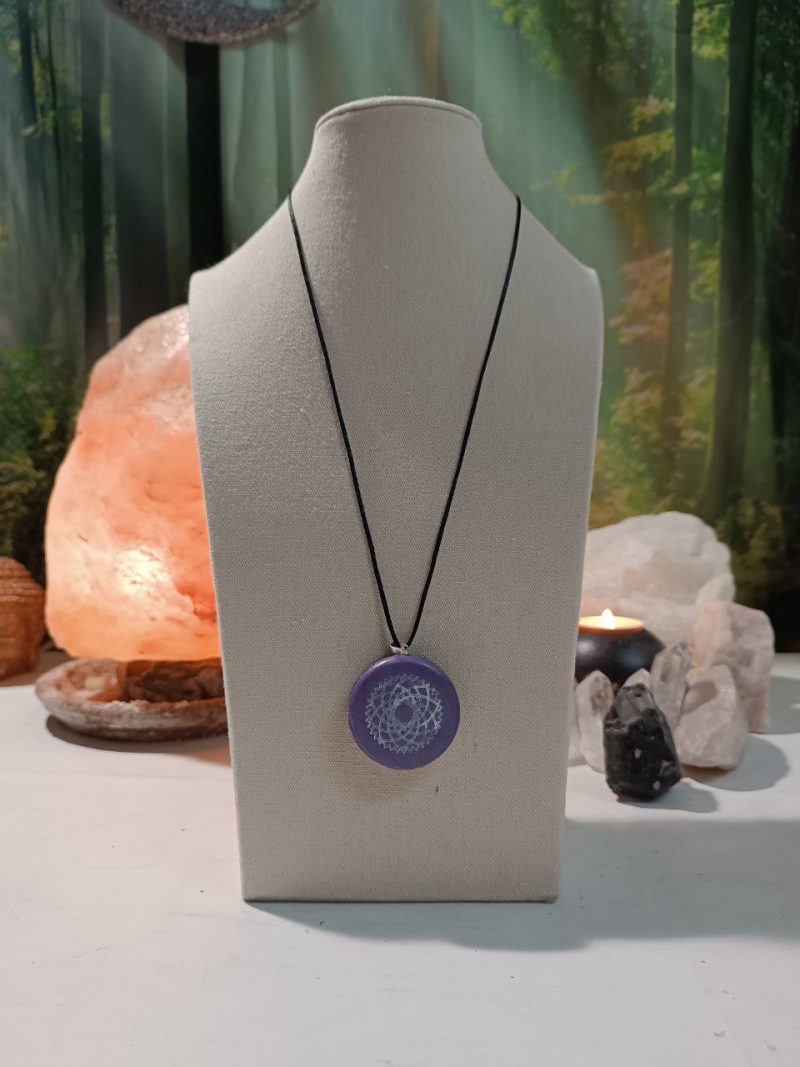 Orgonita / Electronite Colgante o llavero Chakra Corona formato Semicirculo - Imagen 3