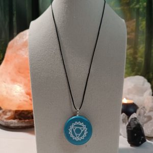 Orgonita / Electronite Colgante o llavero Chakra de Garganta formato Semicirculo