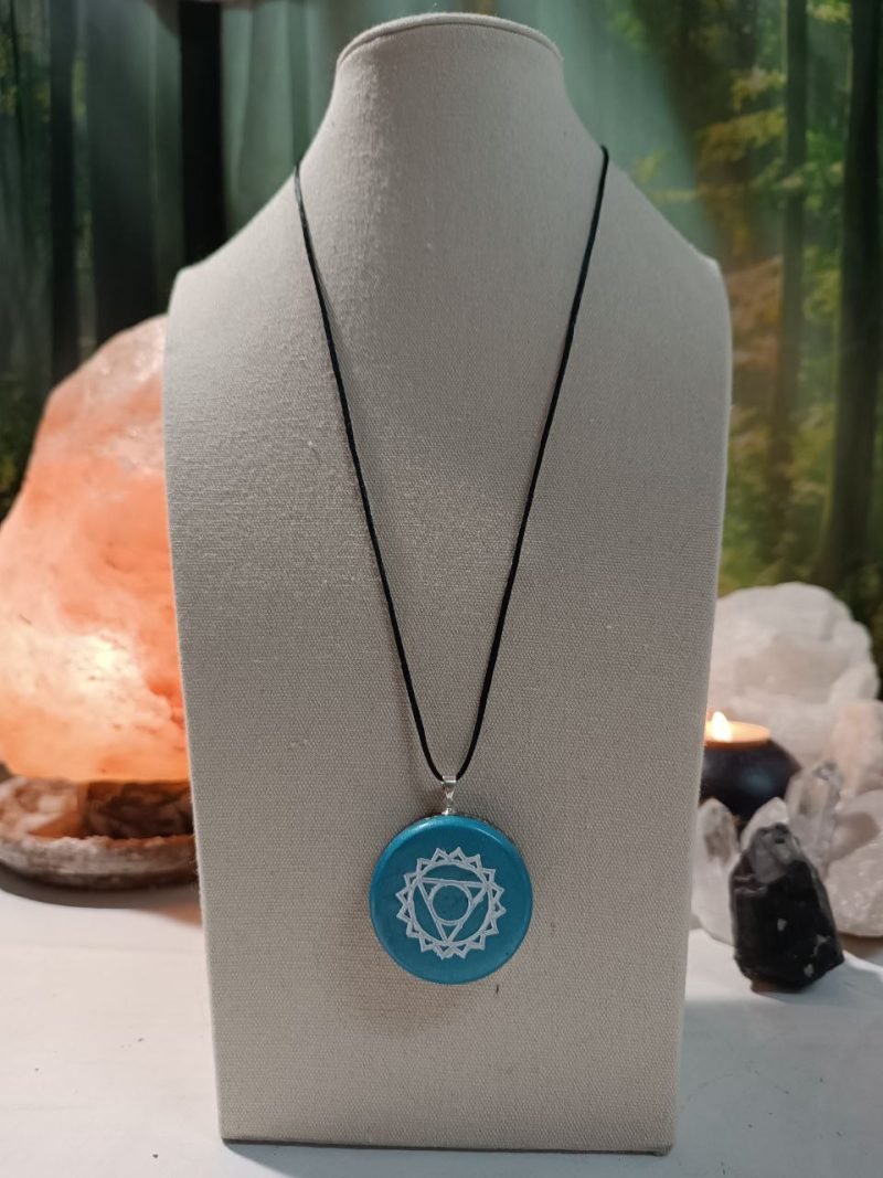 Orgonita / Electronite Colgante o llavero Chakra de Garganta formato Semicirculo