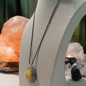 Orgonita / Electronite Colgante o llavero Chakra Plexo Solar formato Semiesfera