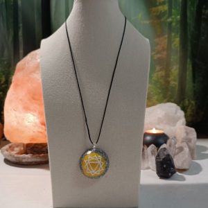 Orgonita / Electronite Colgante o llavero Chakra Plexo Solar formato Semiesfera