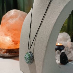 Orgonita / Electronite Colgante o llavero Chakra Corazón o Cardíaco formato Semiesfera