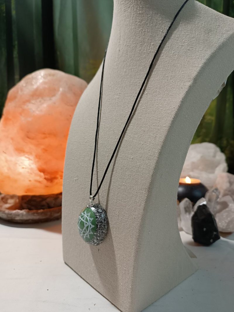 Orgonita / Electronite Colgante o llavero Chakra Corazón o Cardíaco formato Semiesfera - Imagen 3