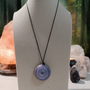 Orgonita / Electronite Colgante o llavero Chakra Corona formato Semiesfera