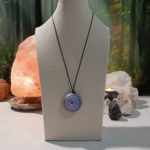 Orgonita / Electronite Colgante o llavero Chakra Corona formato Semiesfera