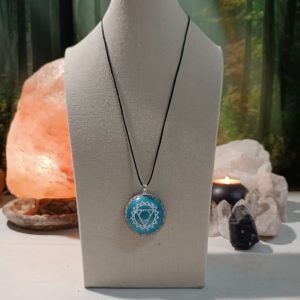 Orgonita / Electronite Colgante o llavero Chakra de Garganta formato Semiesfera