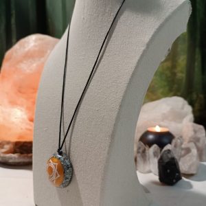 Orgonita / Electronite Colgante o llavero Chakra Sacro formato Semiesfera