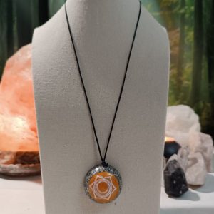 Orgonita / Electronite Colgante o llavero Chakra Sacro formato Semiesfera