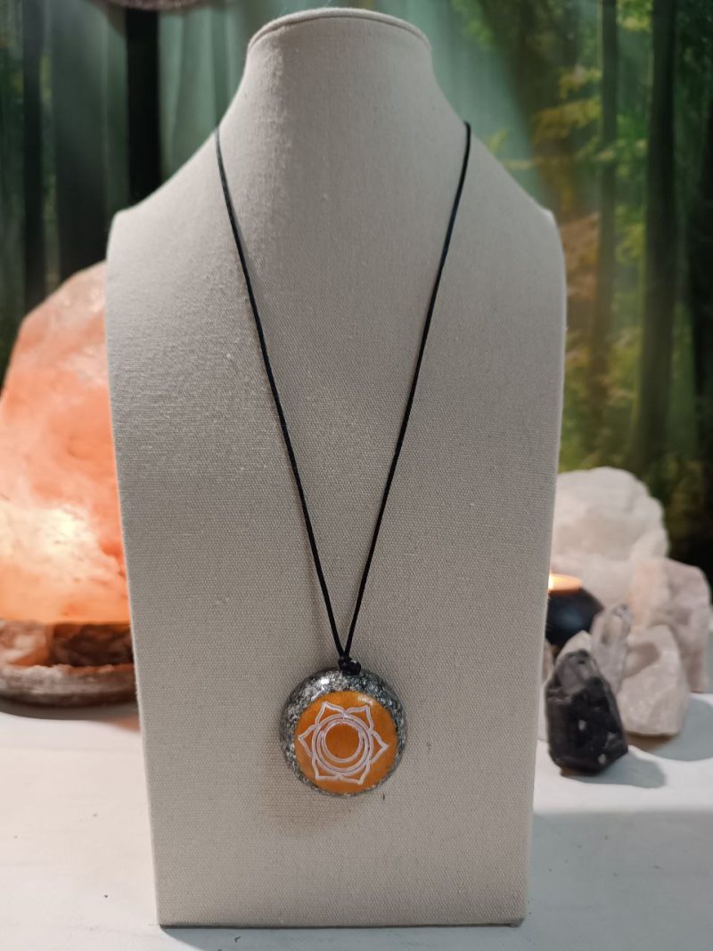 Orgonita / Electronite Colgante o llavero Chakra Sacro formato Semiesfera