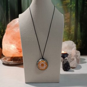 Orgonita / Electronite Colgante o llavero Chakra Sacro formato Semiesfera