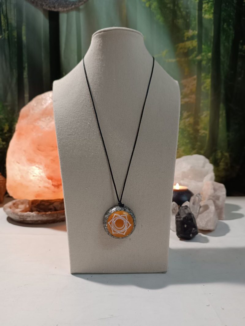 Orgonita / Electronite Colgante o llavero Chakra Sacro formato Semiesfera - Imagen 2