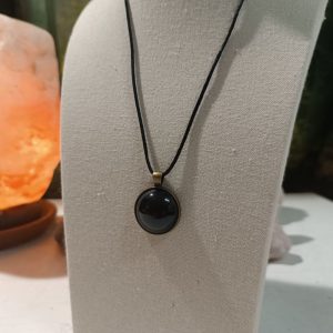 Colgante de Shungita y cordón de seda