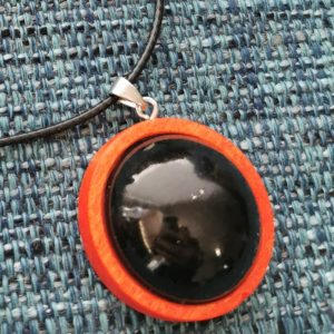 Colgante de Shungita y madera 2 colores