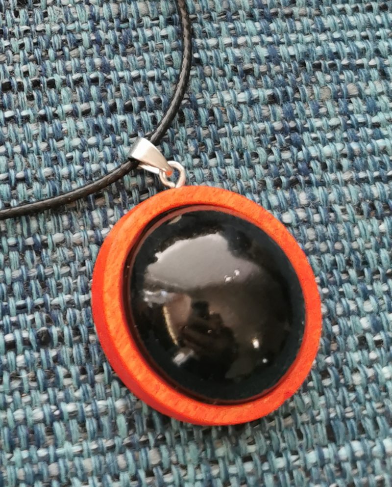 Colgante, pendientes y anillo de Shungita en madera 2 Colores - Imagen 3