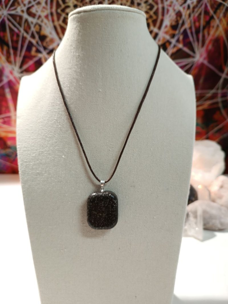 Orgonita VIRUTA PEQUEÑA DE HIERRO colgante Cuadrado