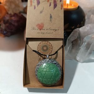 Orgonita / Electronite Colgante o llavero Chakra Corazón o Cardíaco formato Semiesfera