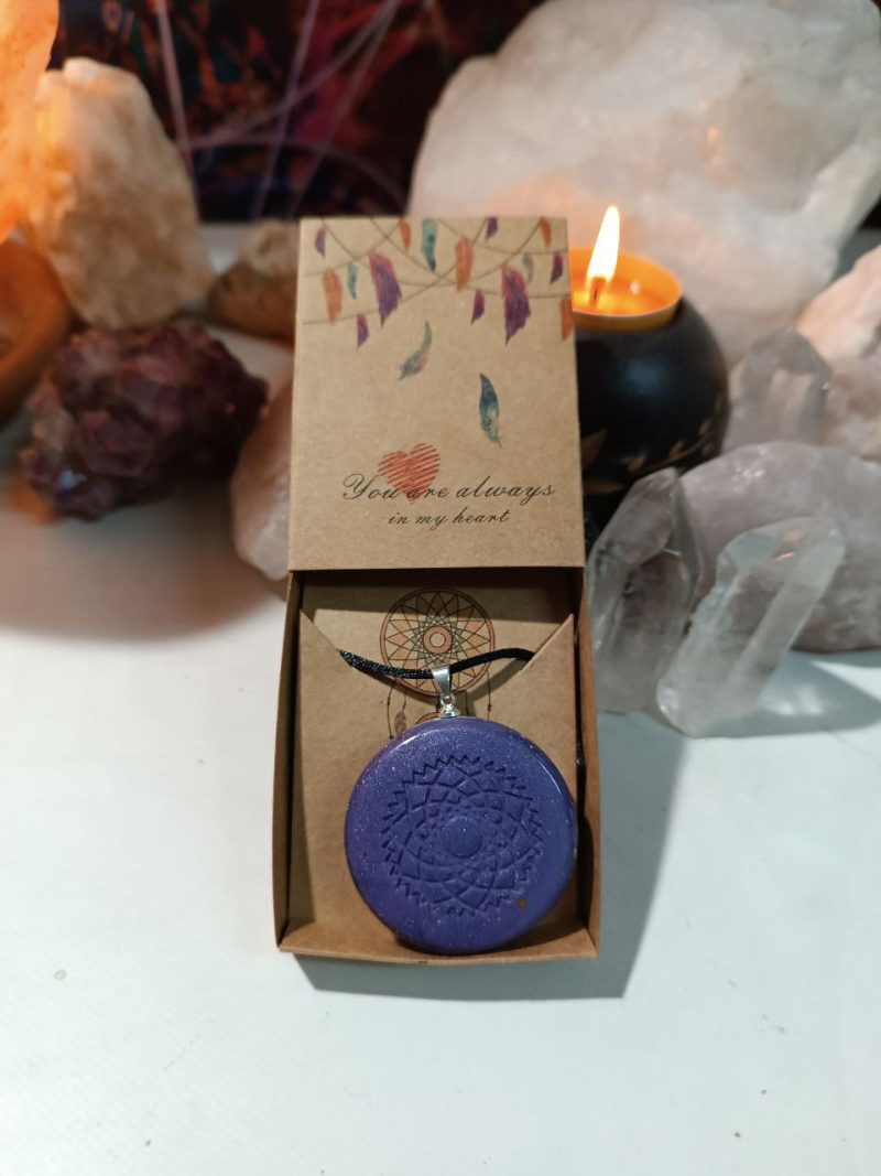 Orgonita / Electronite Colgante o llavero Chakra Corona formato Semicirculo - Imagen 6