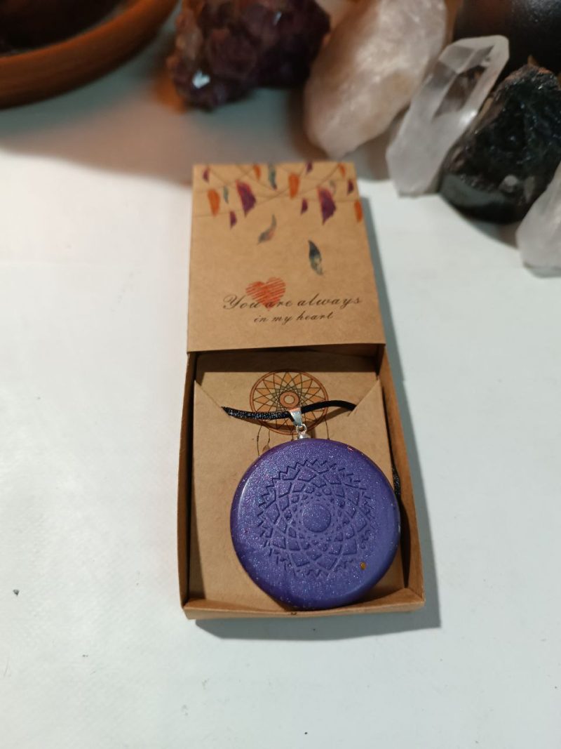 Orgonita / Electronite Colgante o llavero Chakra Corona formato Semicirculo - Imagen 5