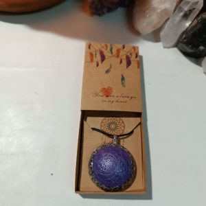 Orgonita / Electronite Colgante o llavero Chakra Corona formato Semiesfera