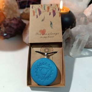 Orgonita / Electronite Colgante o llavero Chakra de Garganta formato Semicirculo