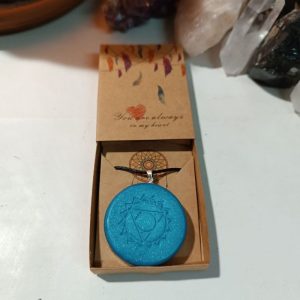 Orgonita / Electronite Colgante o llavero Chakra de Garganta formato Semicirculo
