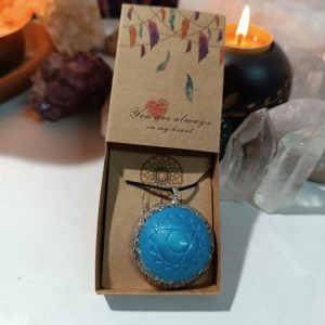 Orgonita / Electronite Colgante o llavero Chakra de Garganta formato Semiesfera