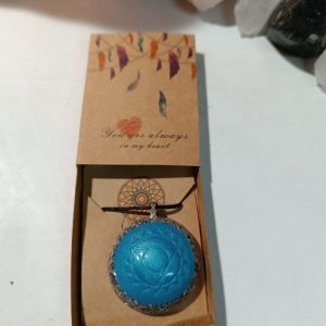 Orgonita / Electronite Colgante o llavero Chakra de Garganta formato Semiesfera