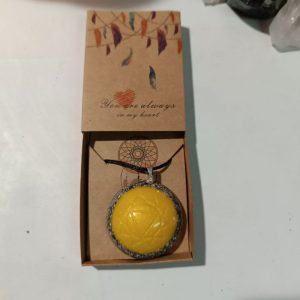 Orgonita / Electronite Colgante o llavero Chakra Plexo Solar formato Semiesfera