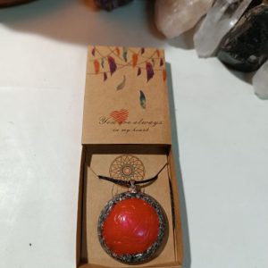 Orgonita / Electronite Colgante o llavero Chakra Raíz formato Semiesfera